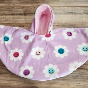Daisy Smiley Face Flowers Car Seat Poncho fits 6 months to 6 years. It&#39;s Reversible, Hooded & Car Seat Safe to keep Kids Warm