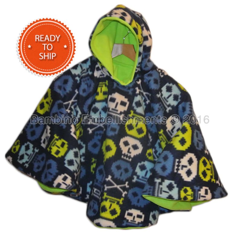 It/'s Reversible Sports Hooded and Car Seat Safe to keep Kids Warm Football Car Seat Poncho fits 6 months to 5 years