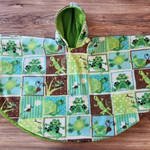 READY TO SHIP! Frog Gecko Turtle Car Seat Poncho, 6 months to 6 years, Reversible, Great for Car seat, Handmade Poncho, Toddler Poncho
