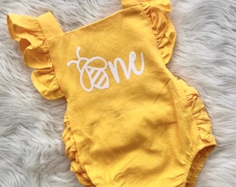 Bee First Birthday Outfit // Baby Girl First Birthday Outfit // Bee Birthday Outfit //  Bee Romper / Bumble Bee / First Birthday Outfit Girl