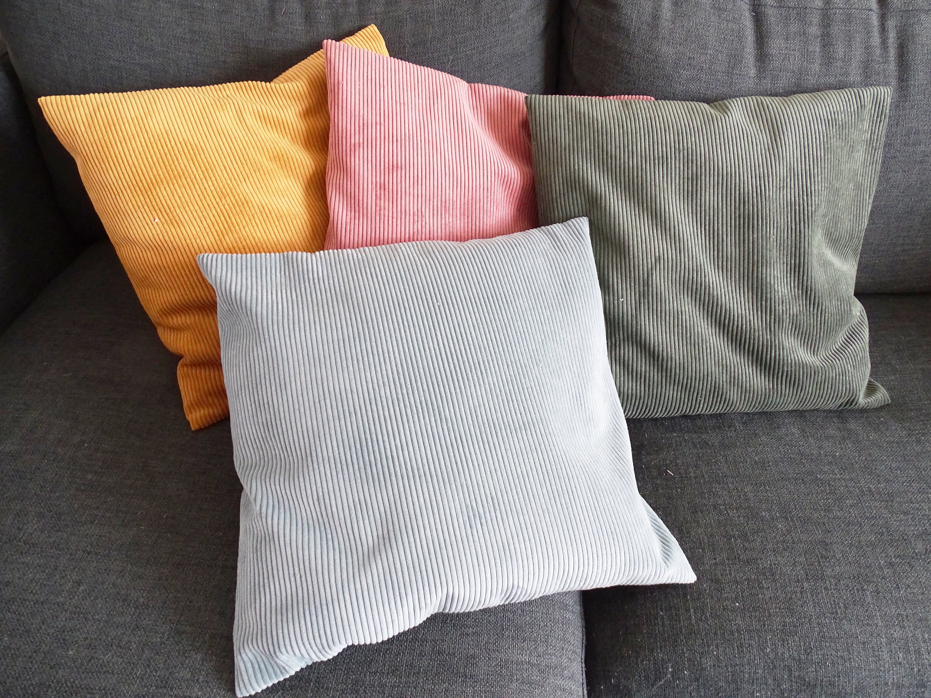 Housse de Coussin Velours Côtelé sur Commande 40x40 cm avec Prénom Brodé Canapé