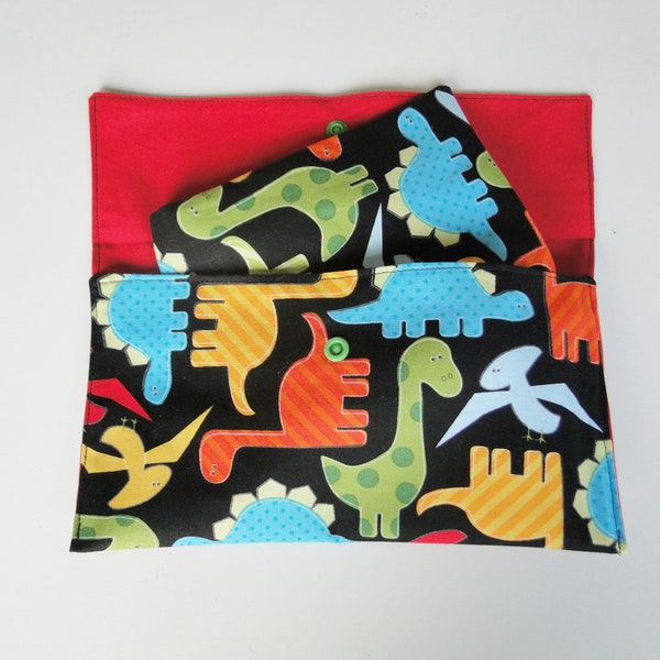 Pochette serviette de table / élastiquée "dinosaures noirs"" avec prénom cantine pression résine école