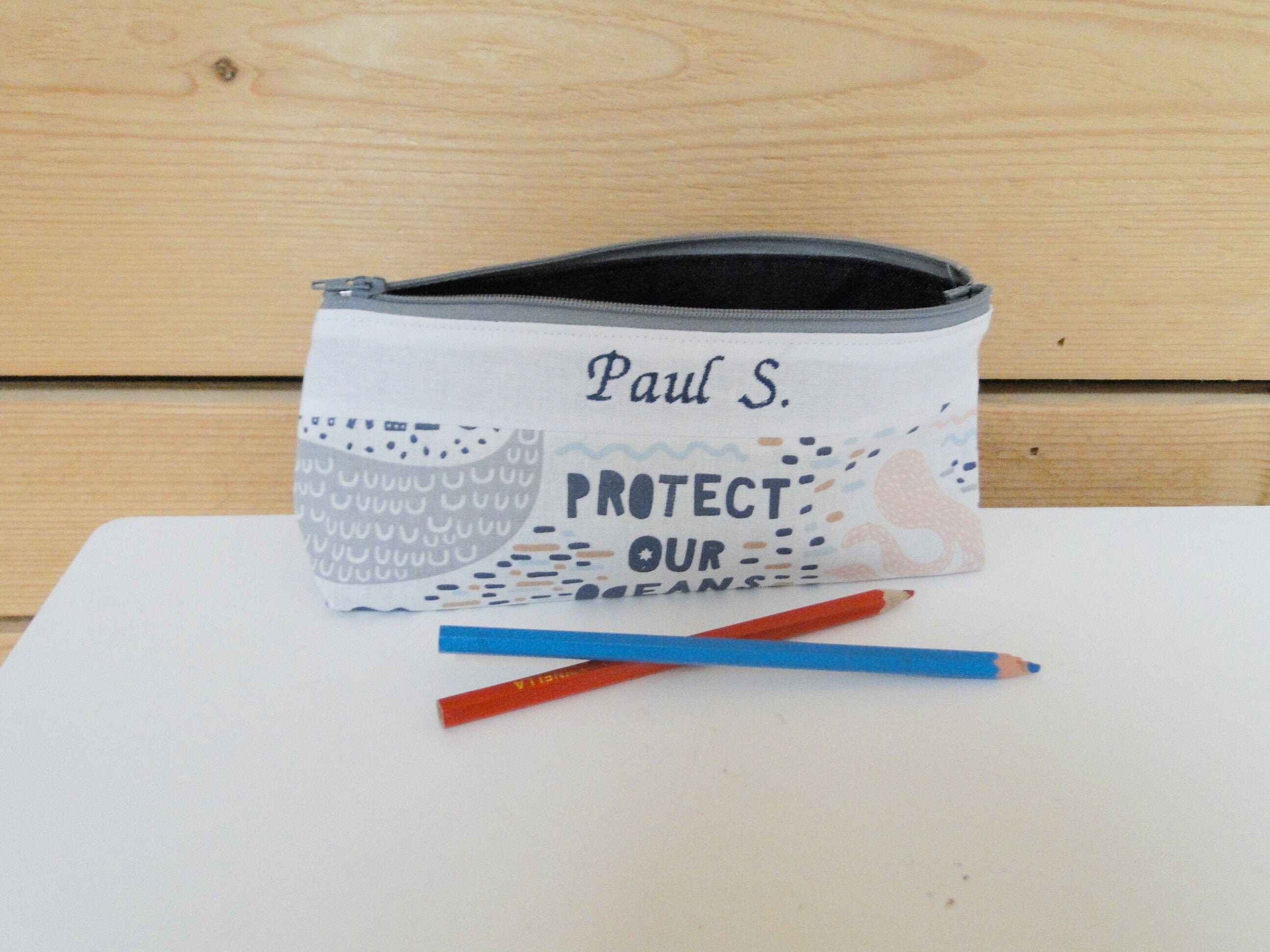 Trousse Sauvons Les Baleines École en Coton Doublé Jean Mixte Noir et Blanc Prénom Brodé