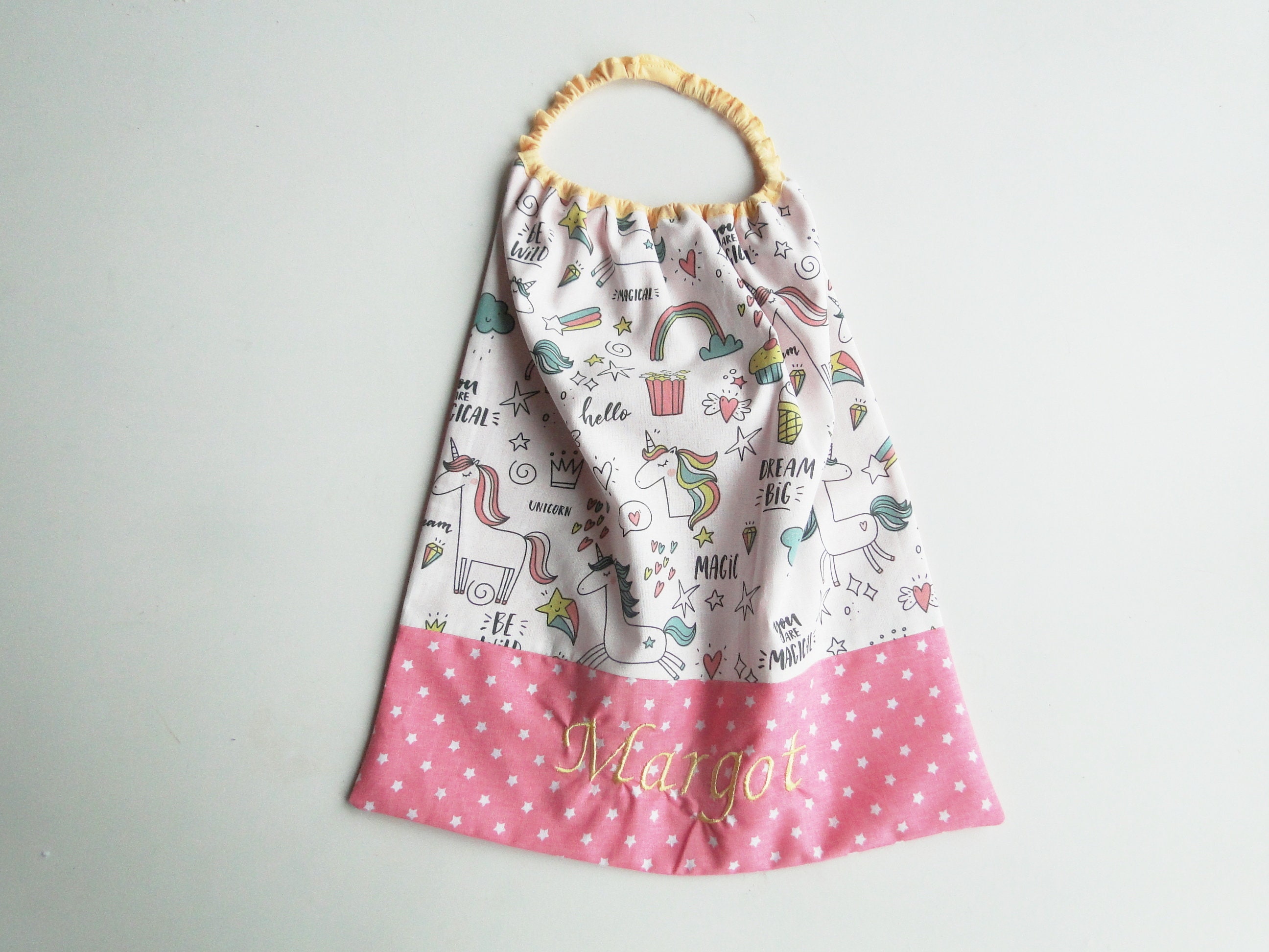 Serviette Élastiquée Licorne Magique avec Prénom Brodé sur Commande Cantine en Coton Pour Enfant de 