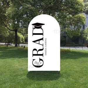 Sfondo ad arco bifacciale "Classe del 2026": decorazioni per feste di laurea.