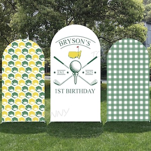 Op de afbeelding: Drie boogvormige feestversieringen met golfthema. De middelste banner leest "Bryson's 1st Birthday" met golfbal- en clubafbeeldingen. De andere twee banners hebben herhalende patronen van geel en groen.