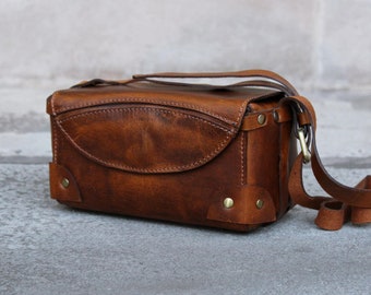 Personalized Leather Handbag: Rustic Brown Top Handle Bag