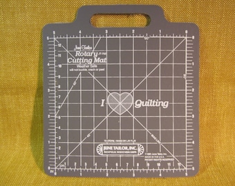 June Tailor mini rotary cutting mat 5", 1/8" increments, superior durability,gridded,non skid,textured,handle,quilting, made in USA
