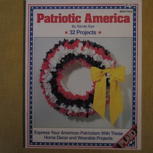 Patriotic America,craft booklet,32 projects ,fabric painting, independence day,stars and stripes,wreath,home decor