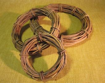 2 juegos de 3 coronas de vid, un total de 6 piezas. , aprox. 4",6", 8", tipo de vid desconocido, para artesanía