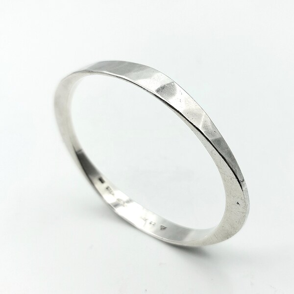 Tone Vigeland Norway Modernist Hand Hammered Sterling Silver Bangle Bracelet Plus Studio ca 1960s