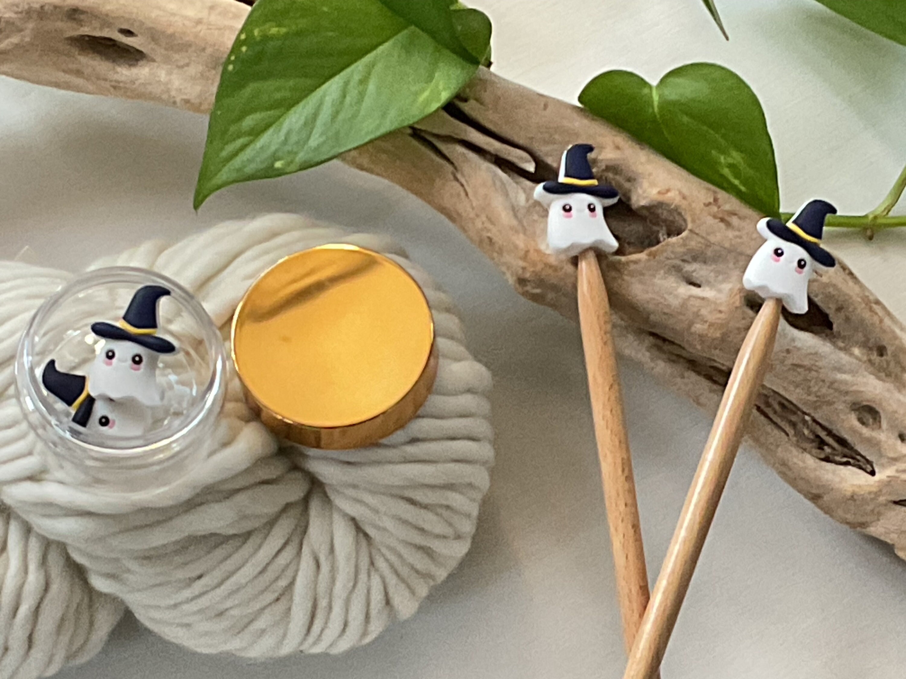 Knitting Stitch Stoppers, cute Ghost with Witch Hat HALLOWEEN Set of 2 knitting needle point protectors/ Knit tools Autumn +Fun Knit