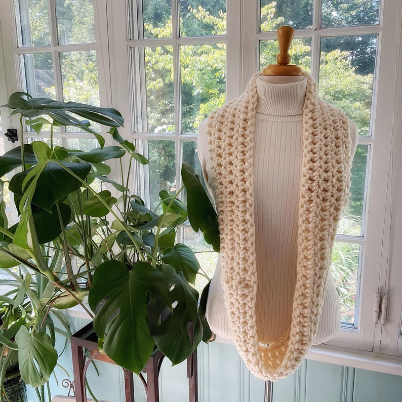 Easy Crochet Infinity Scarf Pattern, Unisex Super Bulky Yarn (PDF ...