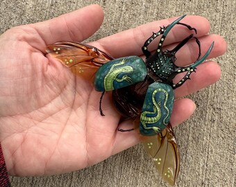 Handpainted beetle-(green lizard)