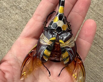 Handpainted beetle-(bee)