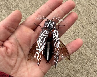 Handpainted beetle-(white lizard)