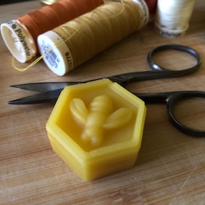 Thread Conditioner, Wax Conditioner, Floss Wax, Thread, Beeswax, theswedishflicka, hand sewing, handmade, small batch, no knots, knot balm