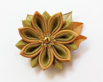 Elegant Golden Fabric Flower Brooch Pin - Handcrafted Kanzashi Floral Corsage for Women.