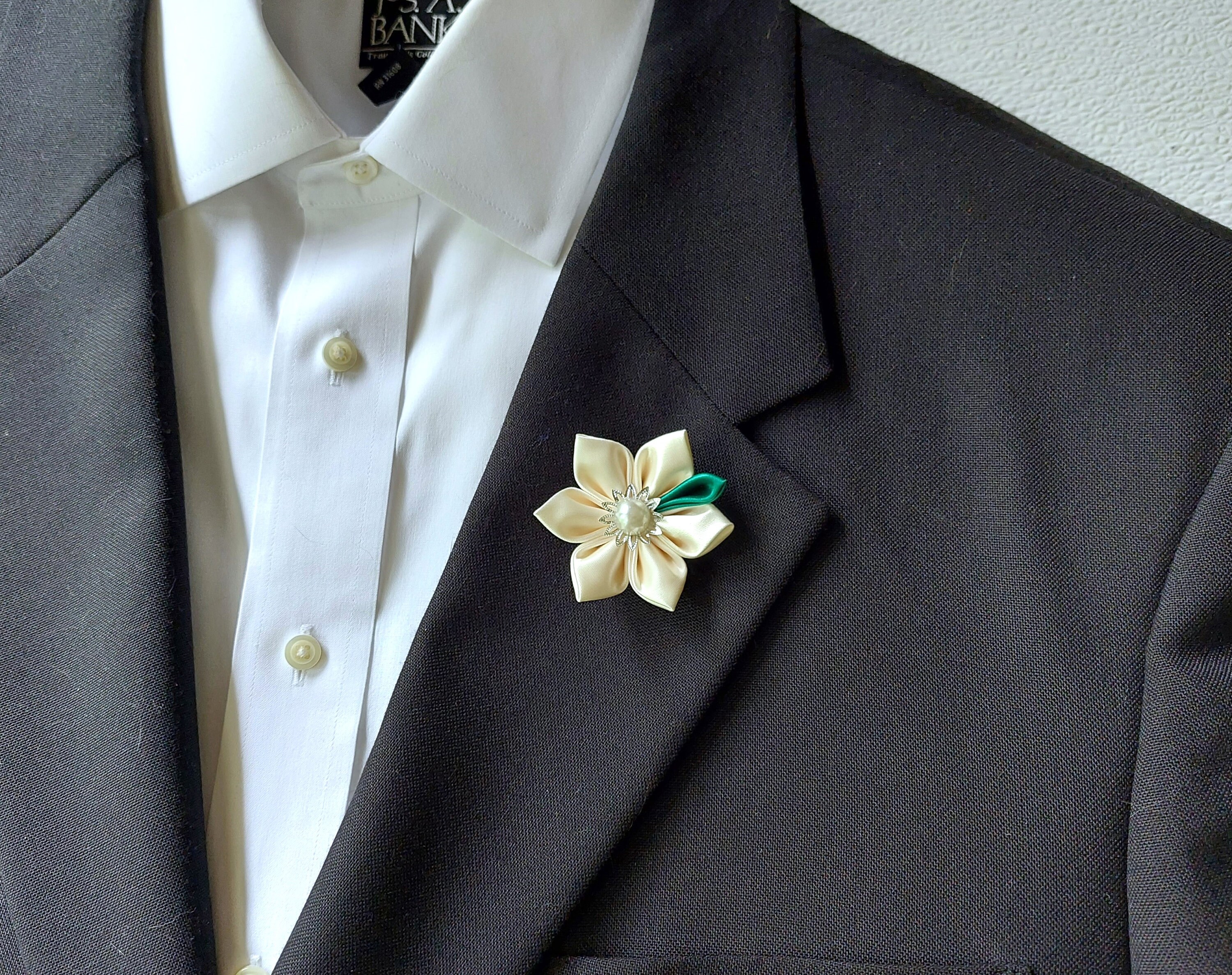 Flower Enamel Pin - Lapel Pin - Flower Pin - Flower Brooch - Best Friend  Gift - Gifts for her - Gifts under 15 - Hennel Paper Co. - PIN28
