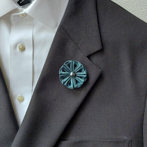 Teal green flower lapel pin. Kanzashi green brooch boutonniere for Men&#39;s suit accessories.
