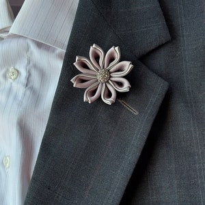 Men's gray flower lapel pin. Silver gray suit boutonniere. Kanzashi brooch for men.