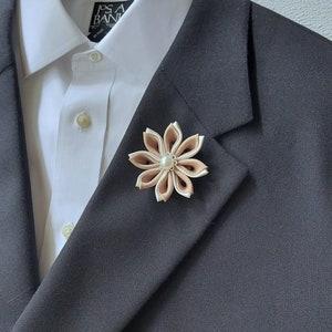 Blush and White Flower Lapel Pin for Men. Brooch Boutonniere for Men&#39;s Suit.