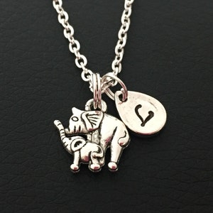 Personalizado madre y niño elefante collar, letra L, hermana mayor hermana pequeña elefante joyería, mejor amigo collar, mamá joya regalo