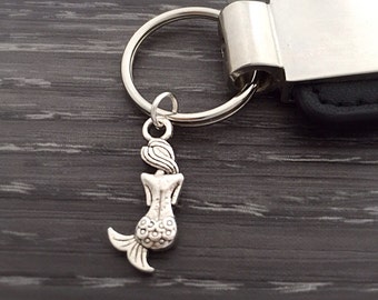 Chaveiro de sereia minúsculo, joias de sereia, chaveiro de sereia prateado, chaveiro com pingente de sereia, chaveiro náutico do mar, pingente de bolsa de conto de fadas