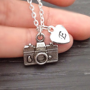 Collana della fotocamera, argento sterling riempito, collana iniziale, fotografia, gioielli moderni minimalisti, regalo del fotografo, regalo di Natale