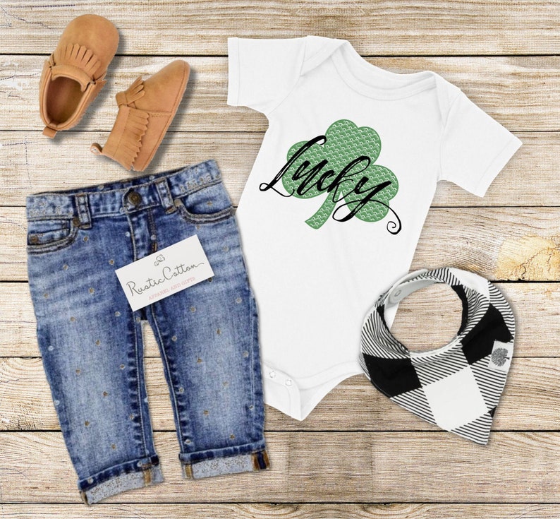 Holiday bodysuit Patty/'s Day outfit for Infant and Toddler-boys and girls 2T-56 St Lucky with a large pattern shamrock Sizes 0-24m