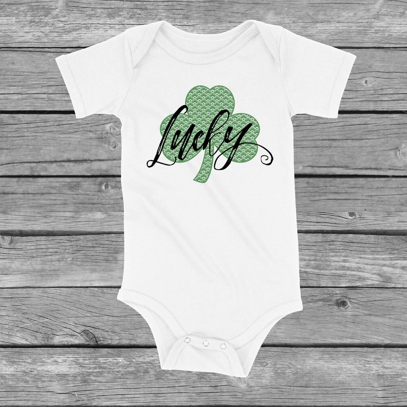 Holiday bodysuit Patty/'s Day outfit for Infant and Toddler-boys and girls 2T-56 St Lucky with a large pattern shamrock Sizes 0-24m