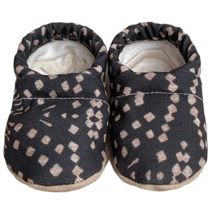 Charcoal Baby Shoes Organic Cotton Lined CLAMFEET Baby Booties ASHER image 2