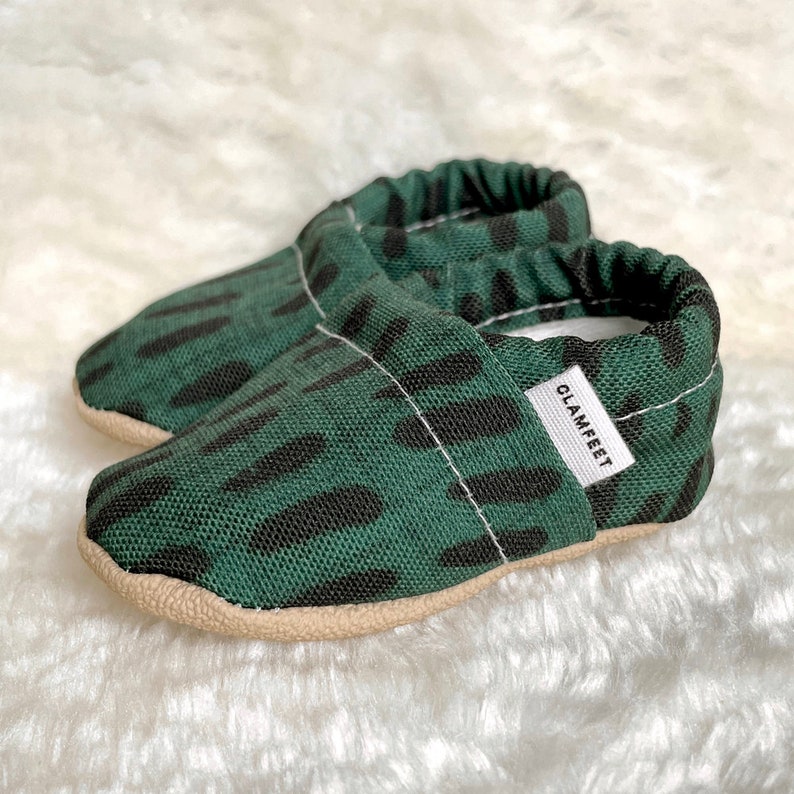 Green Women's Slippers Organic Cotton Lightweight Women's House Shoes Chemotherapy Hospital Slippers EMBER image 5