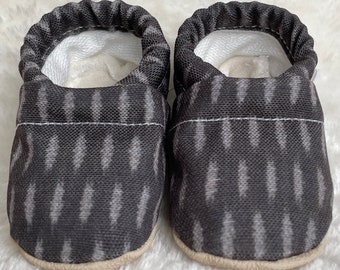 Charcoal Gray Baby Shoes | Organic Cotton Lined CLAMFEET Baby Booties | JERICHO