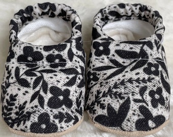 Black and White Baby Shoes | Organic Cotton Lined CLAMFEET Baby Booties | SYLVIE