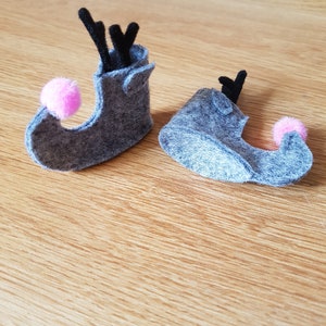 Felt elf doll reindeer boots in grey