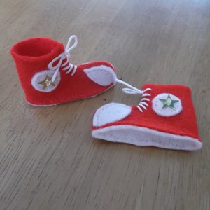Felt elf doll trainers in red