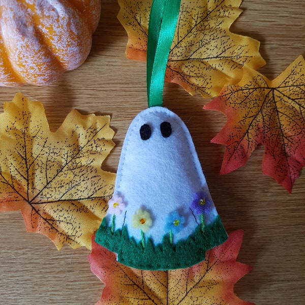 Felt spring little spook bauble