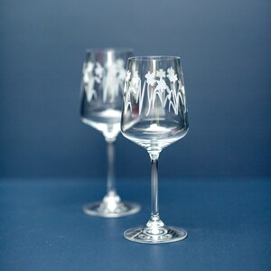 Daffodil Birth Flower Wine Glass Set with Etched Floral Design- March Birthday