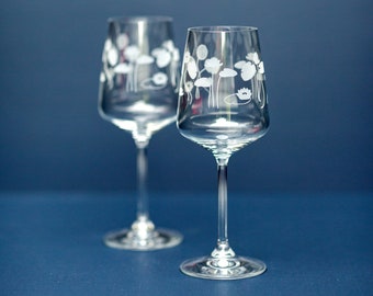 Set of 2 Water Lily Wine Glasses- July Birth Month