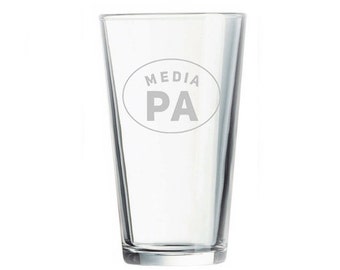 hometown gifts personalized pint glasses engraved location gifts / gifts for men / etched beer glass / city glasses