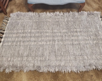 Handwoven Shaggy Rag Rug: silver Recycled Fabric, 46x27 Inches