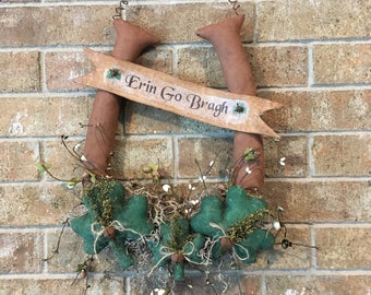 St. Patrick's Day Wall Display - Primitive Horseshoe - Primitive Irish Shamrocks - St. Patrick's Day Wreath - Luck of the Irish - Wall Art