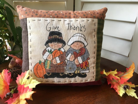 Hand Embroidered Primitive GIVE THANKS Pillow - Fall Room Accent - Pilgrims - Farmhouse Decor - Country Decoration - Pumpkins - Handmade