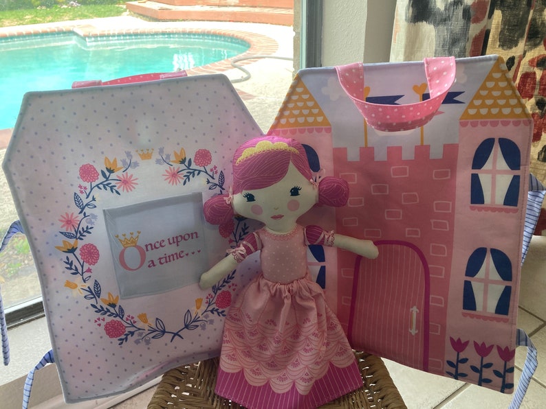 Once Upon A Time Princess Doll Set with Fabric Castle Book 6 pieces Stacy Iset Hsu Fabric Panel Child Friendly Travel Cloth Doll Set immagine 4