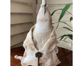 Handmade Duncan the Primitive Ghost with Key -  Halloween Decor - Spooky Room Accent - Halloween Table Decor - Ghost with Key - Fall Decor