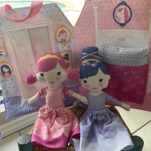 Once Upon A Time Princess Doll Set with Fabric Castle Book 6 pieces Stacy Iset Hsu Fabric Panel Child Friendly Travel Cloth Doll Set immagine 2