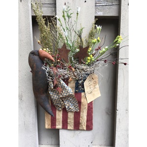 Americana Wall Art , Primitive American Flag with Crow Wall Accent , Primitive Wall Decoration , Fall Wreath , Crow Decoration ,  Patriotic