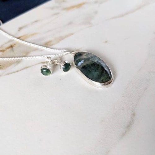 Moss agate pendant and earrings, shops green oval necklace with spiga chain and 6mm stud earrings bezel set