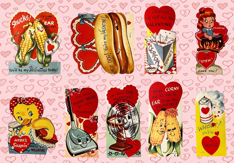 K&ouml;nnte beinhalten: Eine Sammlung von Vintage-Valentinstagskarten mit verschiedenen Illustrationen und Botschaften. Die Karten sind auf dickem Papier mit leuchtenden Farben und skurrilen Designs gedruckt. Einige Karten zeigen Mais, einen Hotdog, einen Ventilator, einen Staubsauger und ein M&auml;dchen, das Eintopf kocht.